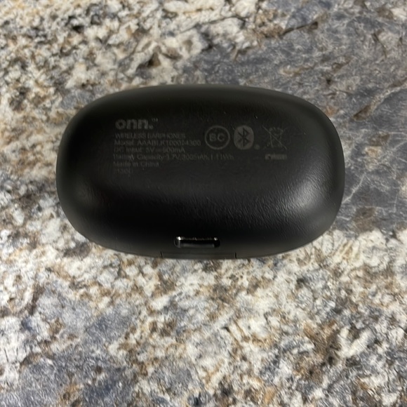 Onn Earbuds - Picture 3 of 5